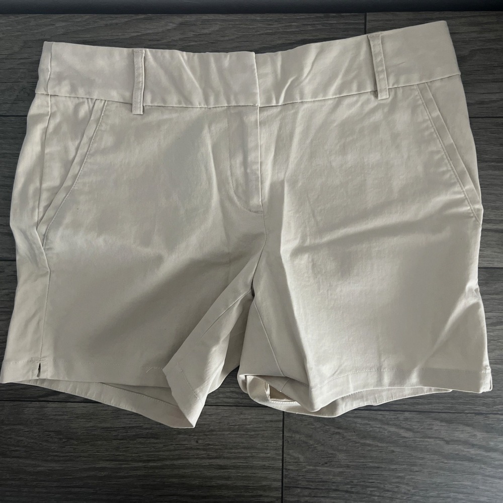 NWT Ann Taylor LOFT The Rivera Shorts Chino Shorts‎ Light Beige Size 4